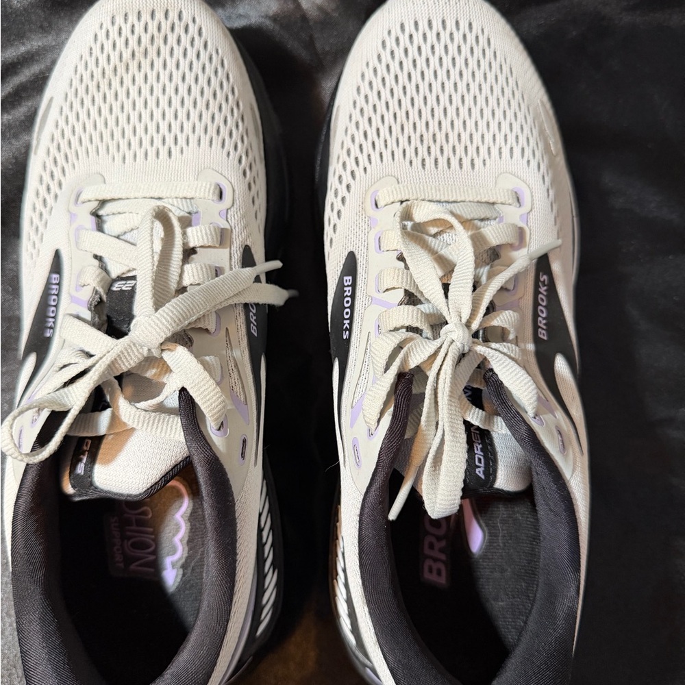 Brooks Adrenaline GTS 23 Gray, Black, and Purple Running Shoes - Picture 4 of 6